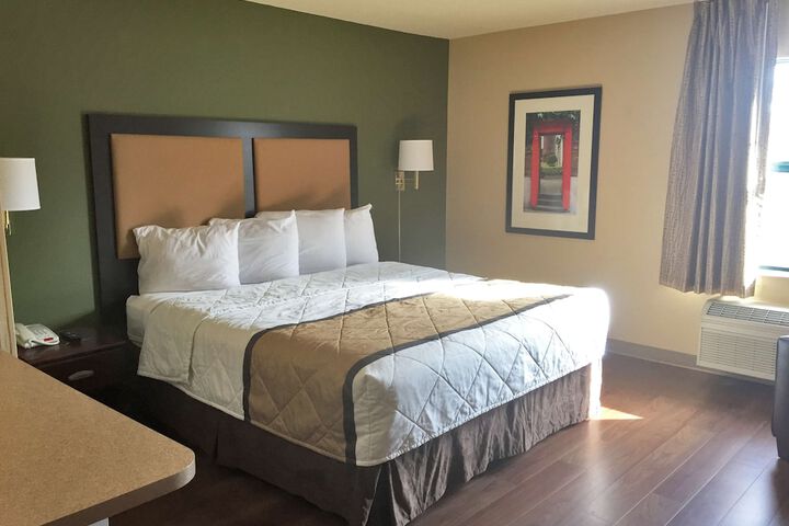 Room 11 of 24