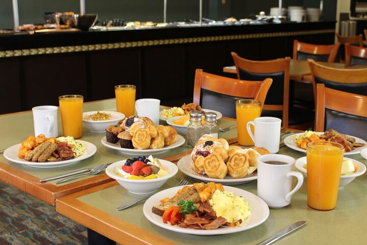 Breakfast/Coffee Service 64 of 80