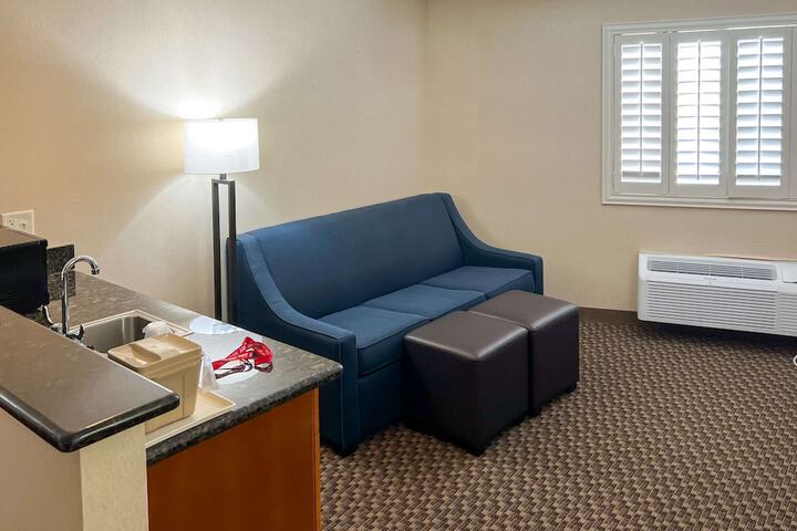 Room 22 of 35