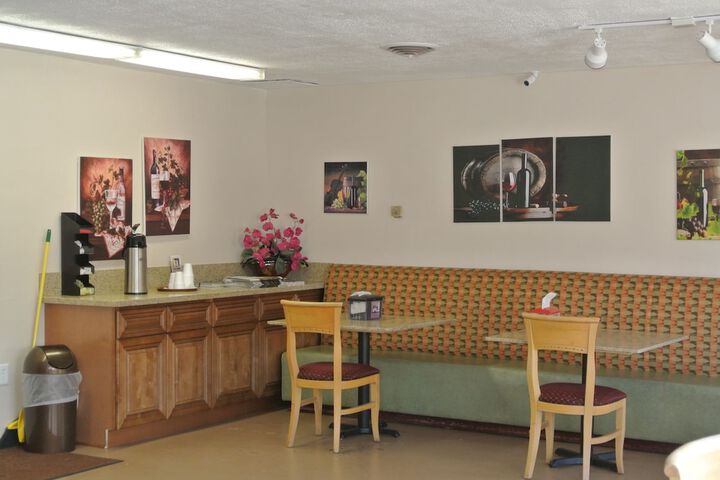 Vino Inn & Suites