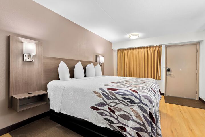 Room 9 of 35