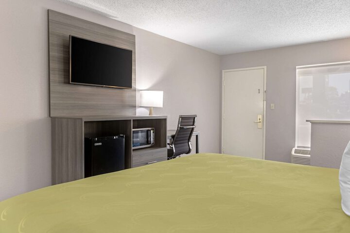 Room 34 of 43