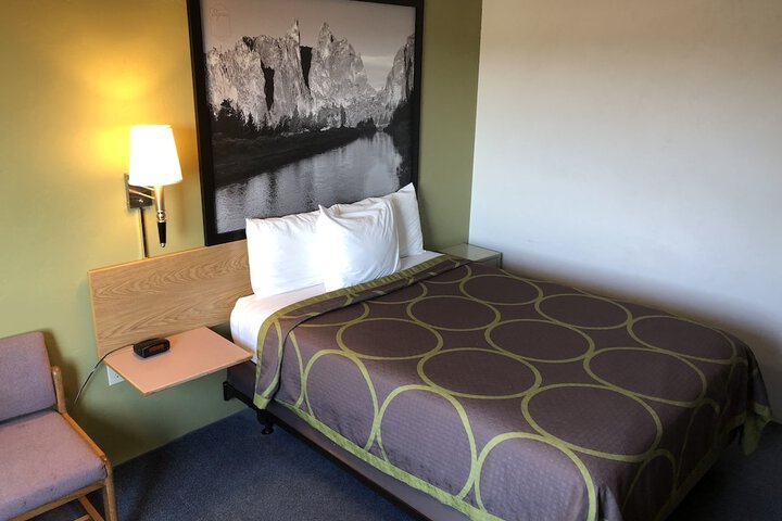 Room 19 of 28