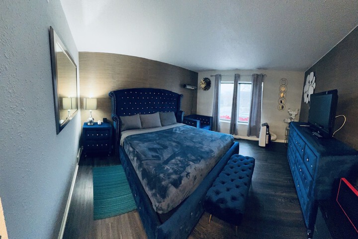 Room 43 of 77