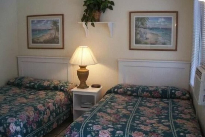 Room 13 of 22