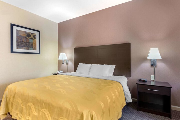 Room 28 of 35