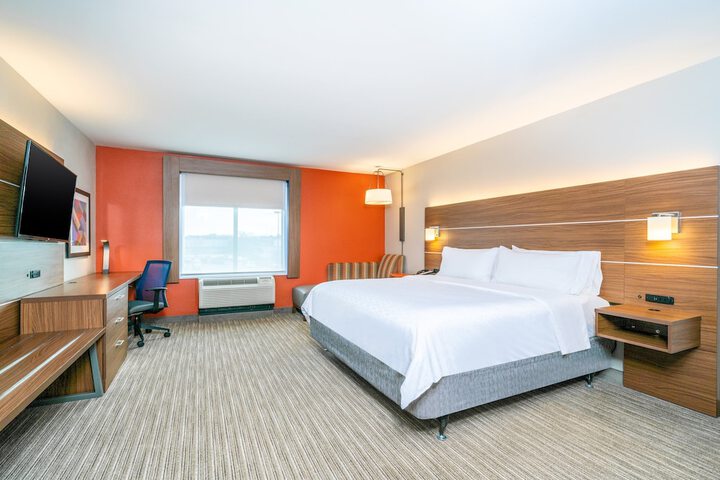 Room 17 of 33