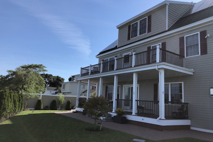 Rooms in Family House in Salem Boston