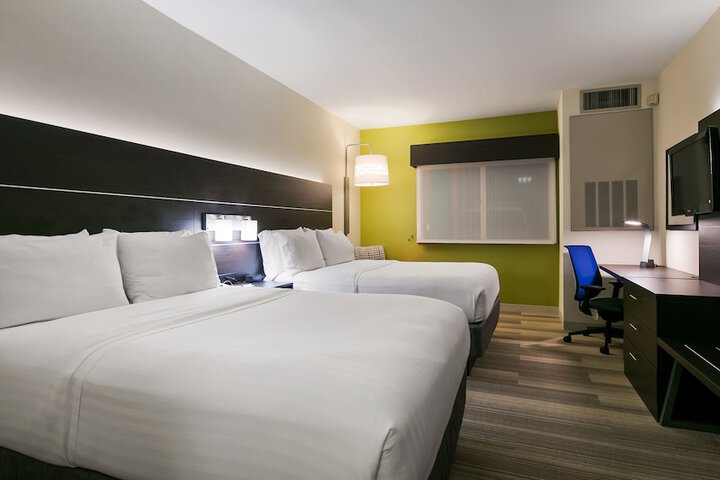 Holiday Inn Express & Suites Everett by IHG
