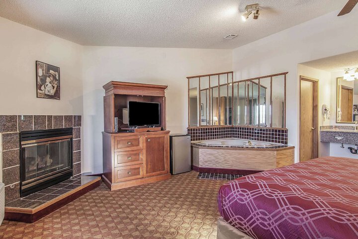 Econo Lodge Inn & Suites Madras