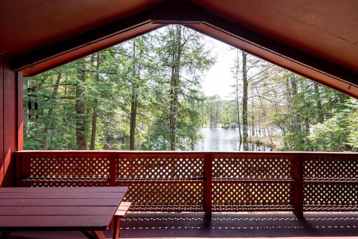 Hide-A-Way - Two Bedroom Cottage Lakeside