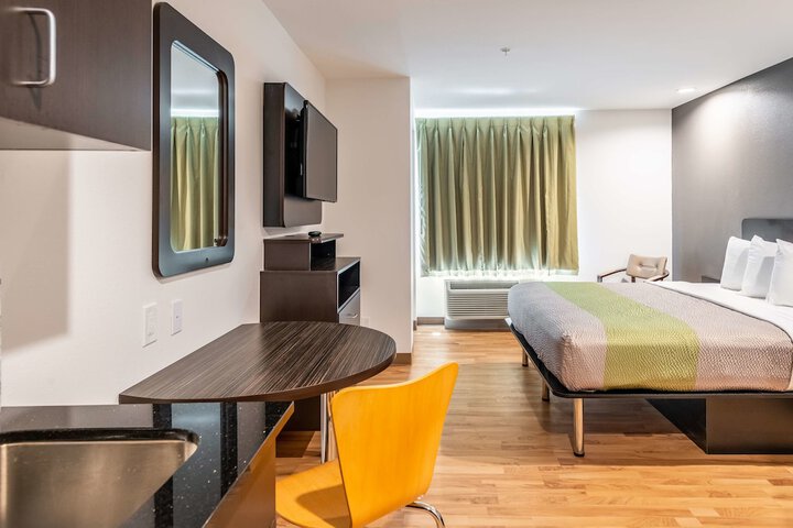 Room 27 of 35