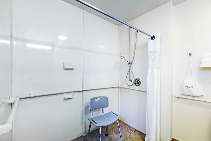 Room 12 of 32
