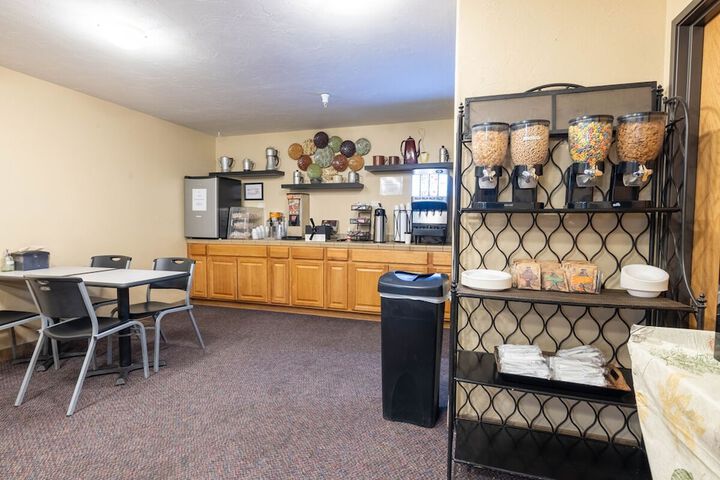 Blue Mountain Inn & Suites