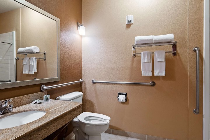 Room 18 of 32