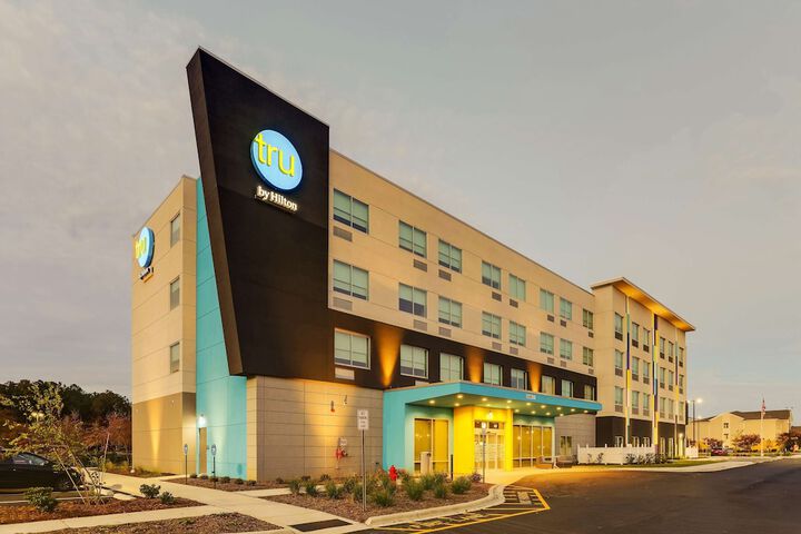 Tru by Hilton Smithfield I-95