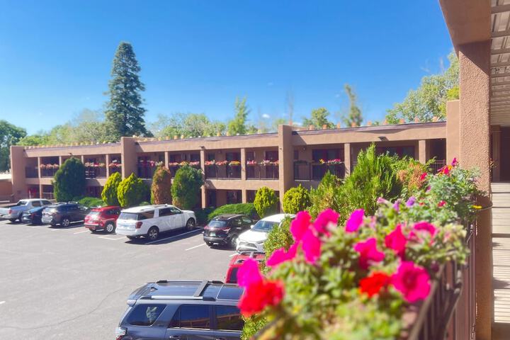 El Sendero Inn an Ascend Collection Hotel