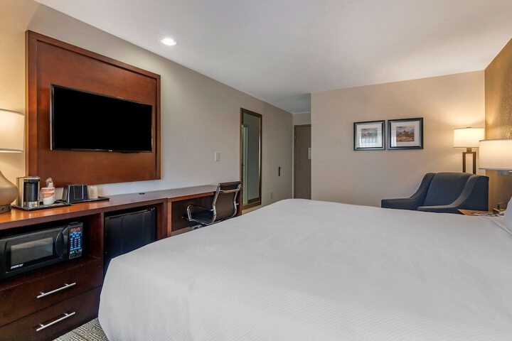 Room 8 of 32
