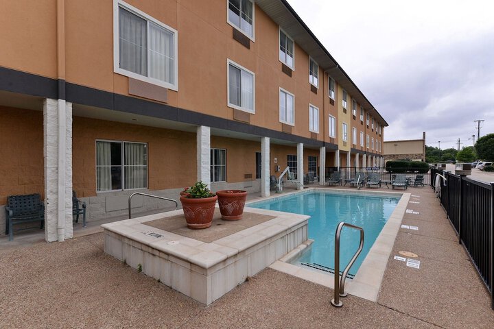 Pool 6 of 42