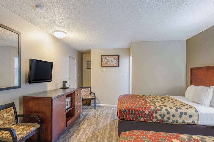 Econo Lodge Inn & Suites Yreka