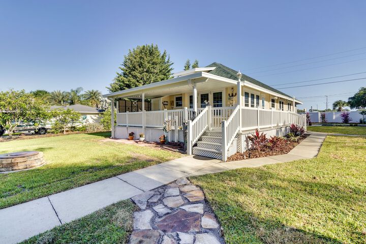 Lakefront Tavares Home w / Deck Patio & Dock!
