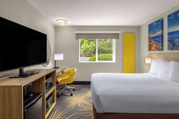 Days Inn by Wyndham Williams