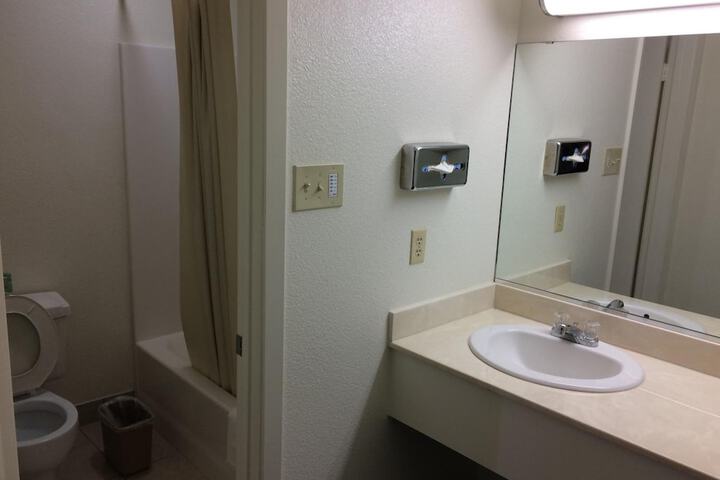 Travel Inn & Suites
