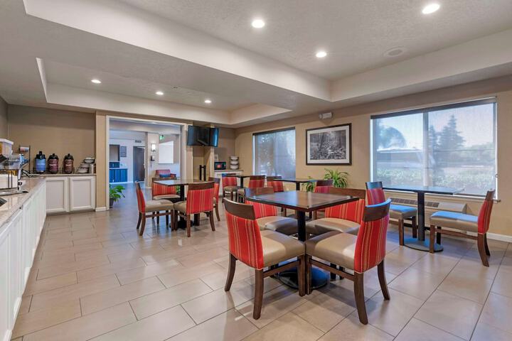 Comfort Inn Lathrop - Stockton Airport