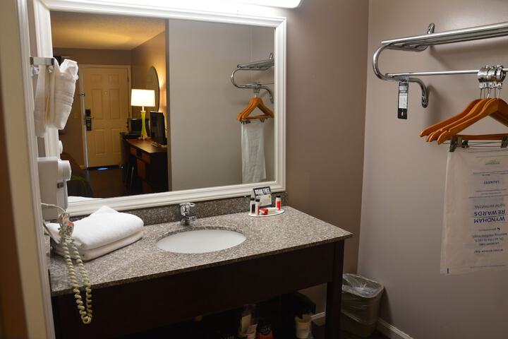 Super 8 by Wyndham Madison