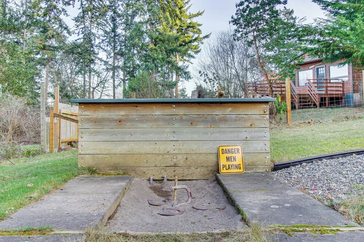 Puget Sound Cottage w / Private Community Beach!