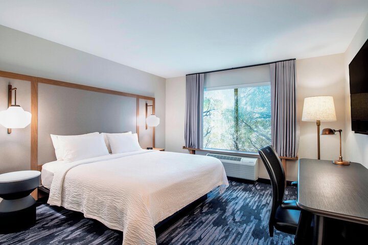 Room 14 of 40