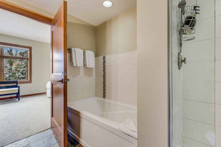 Room 121 of 166