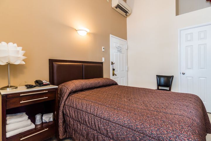 Room 15 of 40