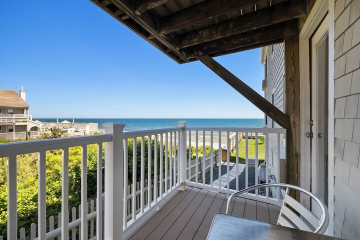 The Corsair & Cross Rip Oceanfront Resort