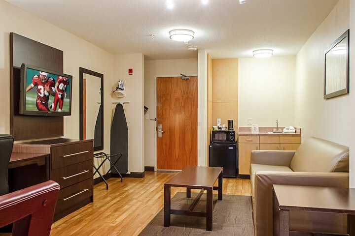 Room 27 of 33