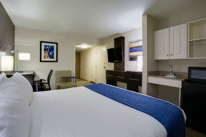 Room 17 of 39