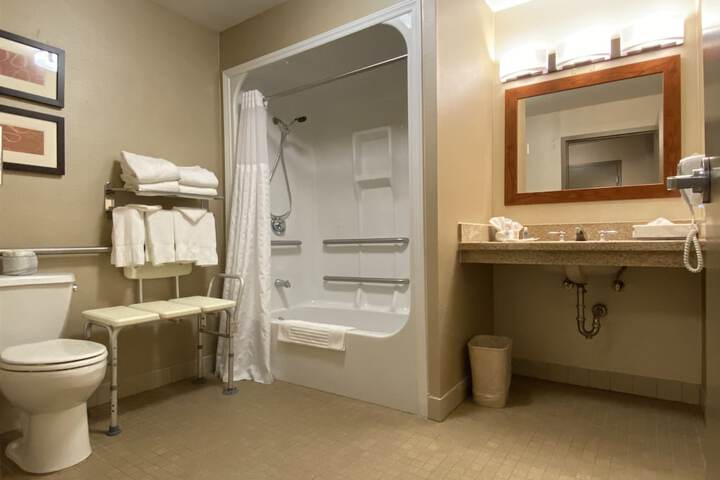 Room 33 of 43