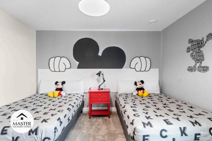 Bedrooms 5 Bathrooms Storey Lake 2885 SC