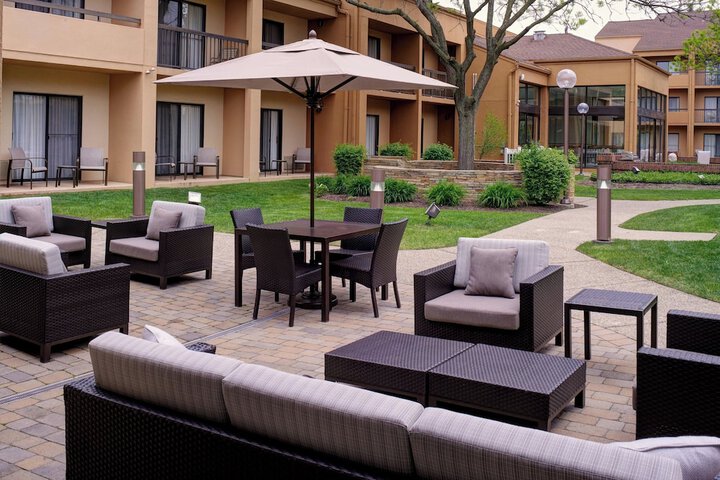 Courtyard by Marriott Detroit Dearborn