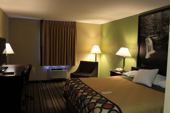 Room 12 of 20