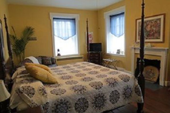Stoltzfus Bed & Breakfast