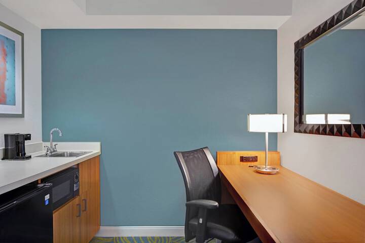 Room 17 of 29