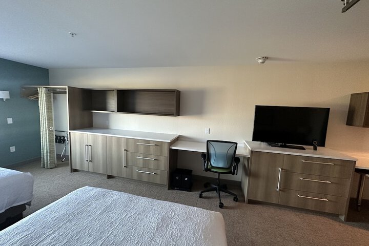 Room 6 of 10