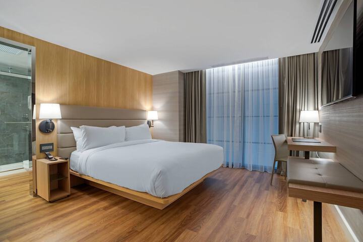 Room 28 of 40
