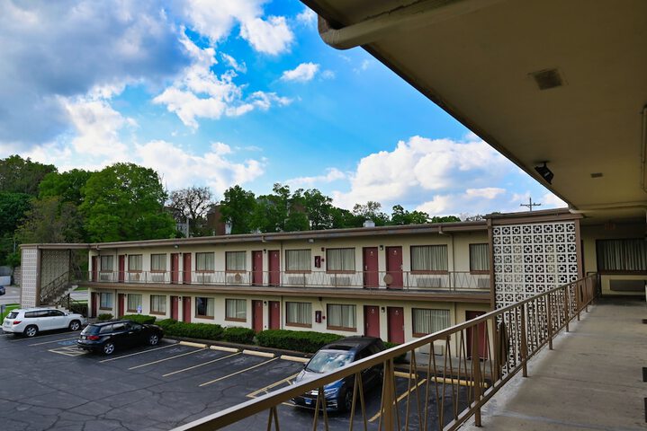 Hotel 4 of 12