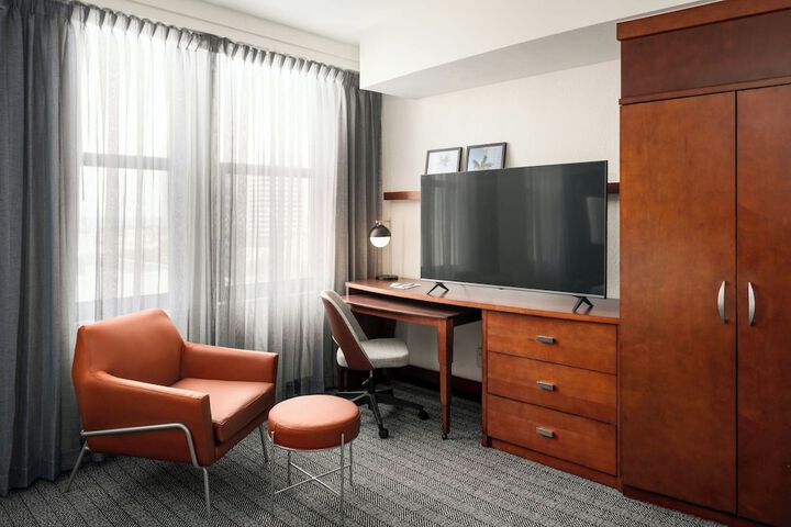 Courtyard by Marriott St. Petersburg Downtown