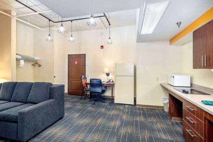 Room 36 of 74