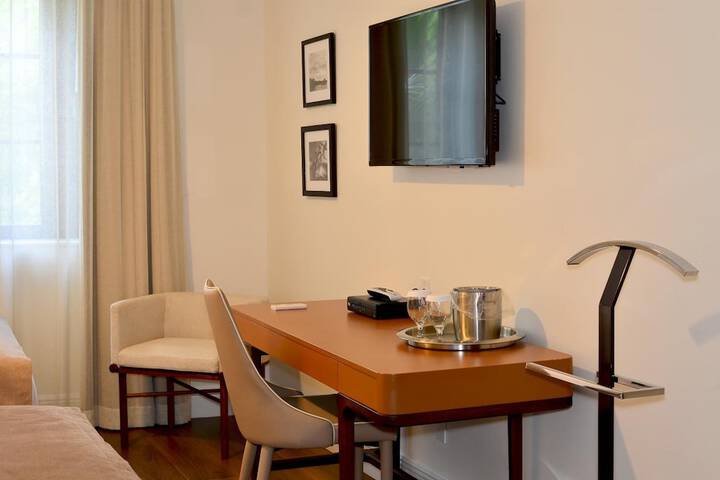Room 27 of 47