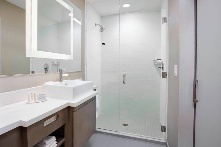 SpringHill Suites by Marriott Milwaukee Downtown