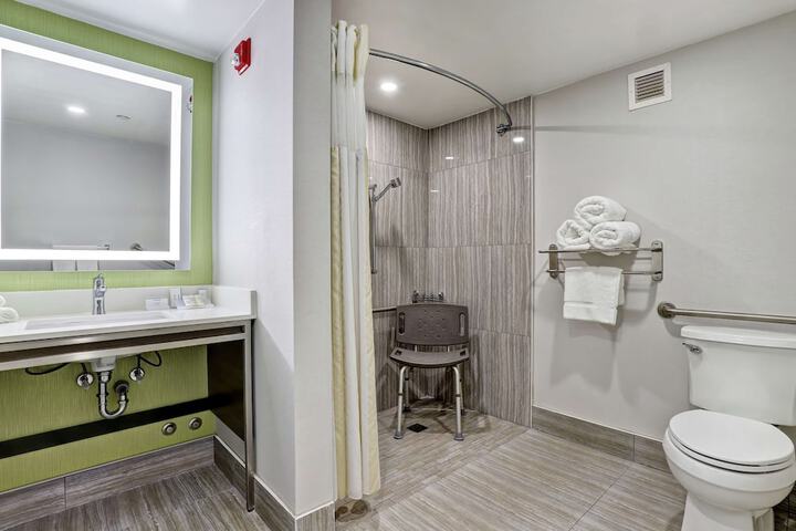 Room 16 of 48